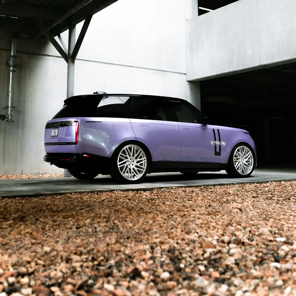 Evolv_Gloss_Metallic_Lilastic_Color_PPF_RangeRover5.webp