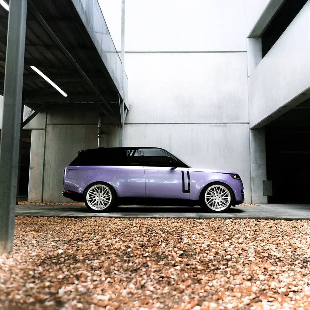 Evolv_Gloss_Metallic_Lilastic_Color_PPF_RangeRover4.webp