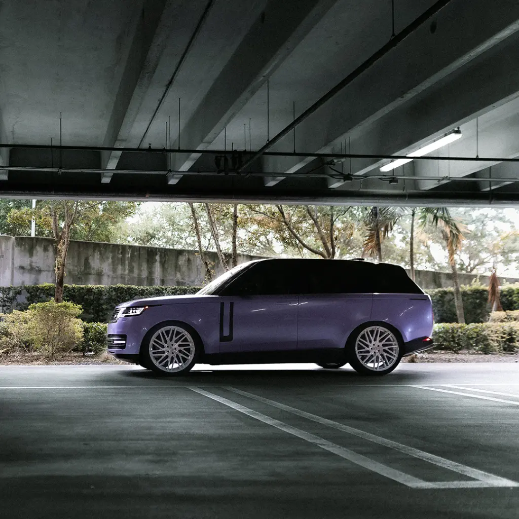 Evolv_Gloss_Metallic_Lilastic_Color_PPF_RangeRover2.webp