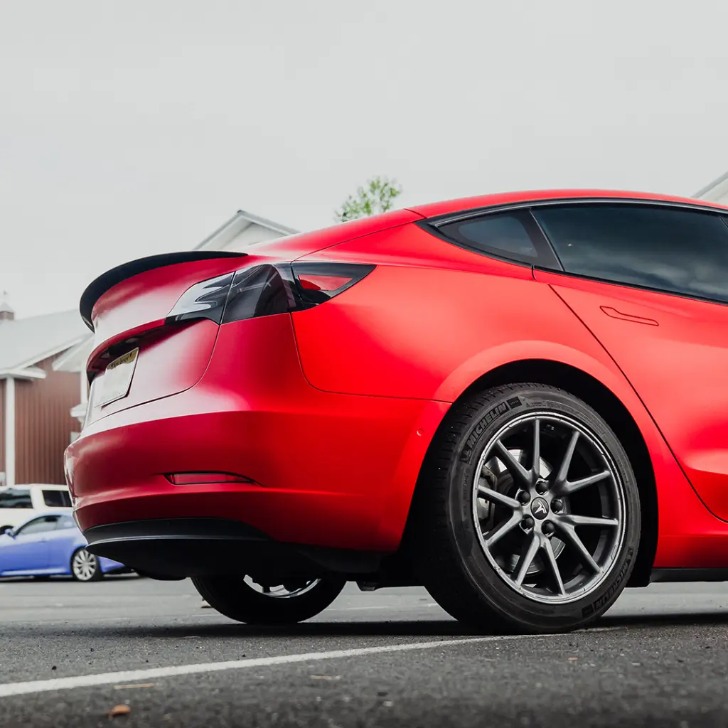 EVOLV-Inferno-Red-PPF-Tesla-Model3-back-closeup.webp